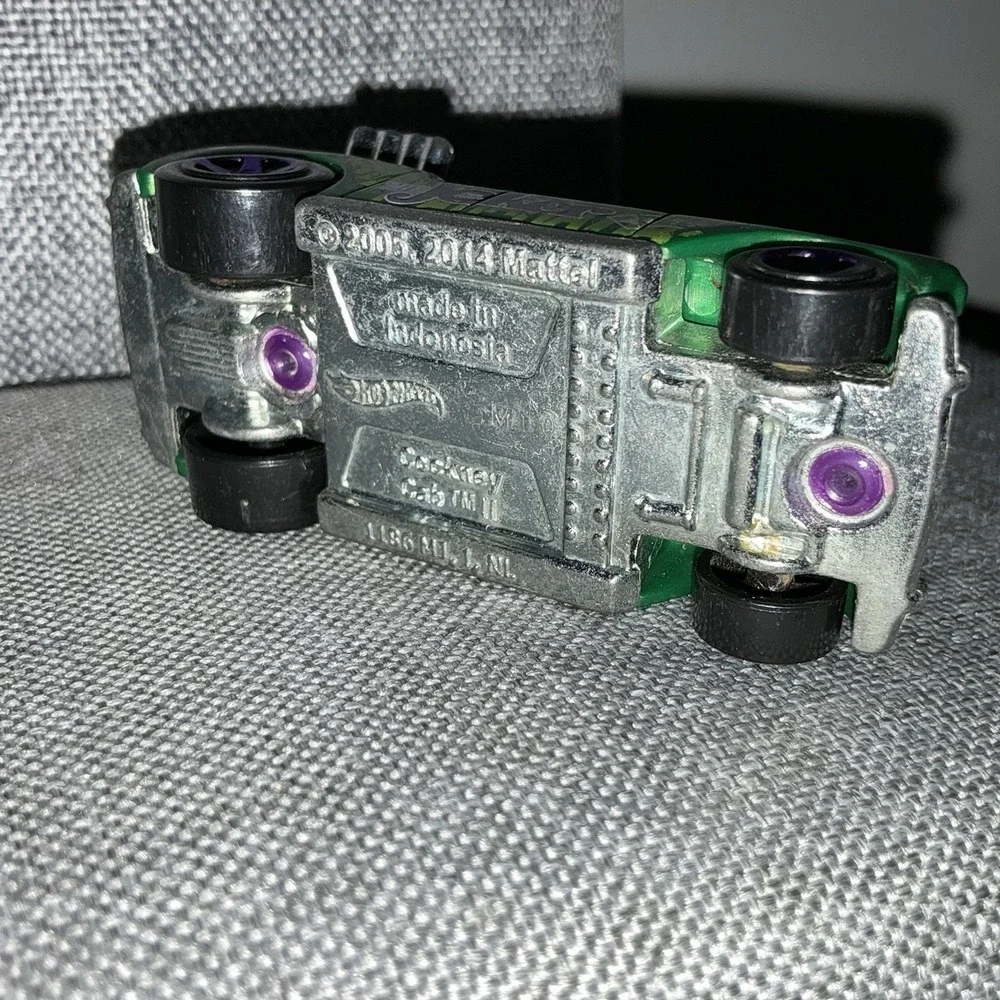 Hot Wheels Batman Series Cockney Cab The‎ Joker DC Comics Green Purple 2014